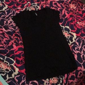 black scoop neck tshirt. nwot